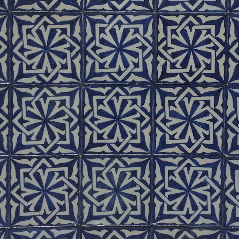 rucne-malovany-obklad-hala-01