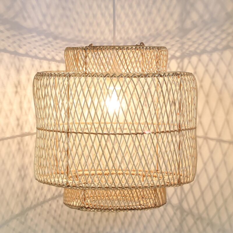 ratanova-lampa-taman